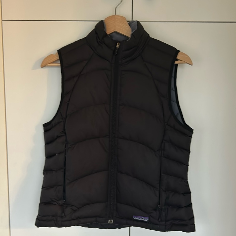 Patagonia women’s down puffer vest jacket XS black vintage EUC